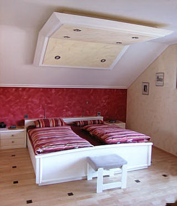 Schlafzimmer mit schräge