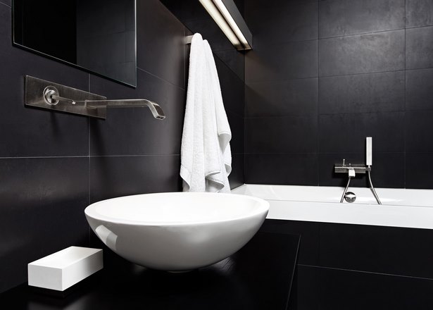 Badezimmer in schwarz