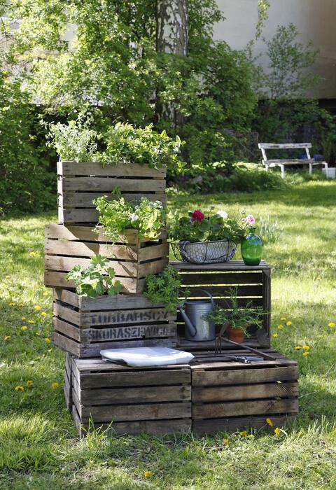 Gartengestaltung mit holzkisten