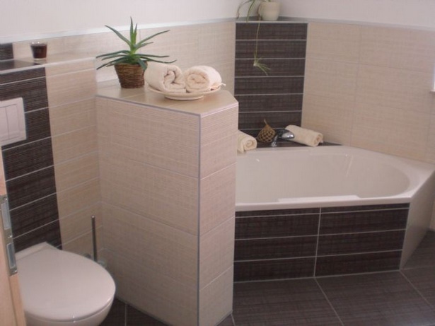 Badezimmer modern gefliest