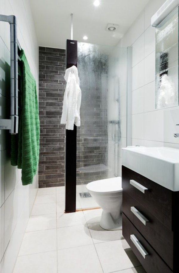 Modernes kleines bad mit dusche