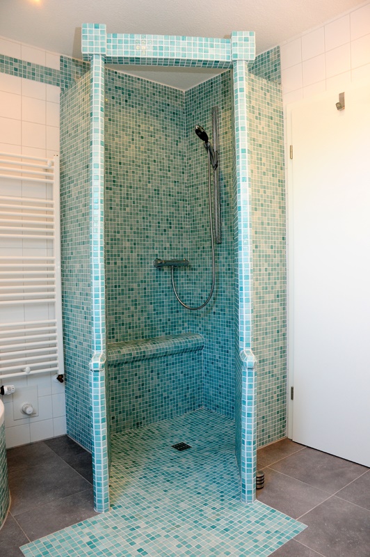 Badezimmer mosaik dusche