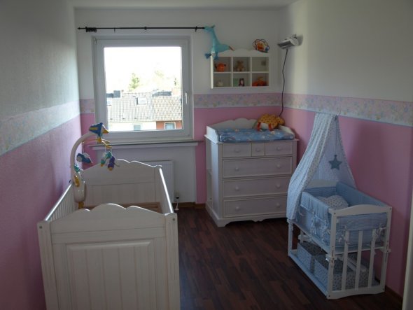 Schlafzimmer und babyzimmer in einem