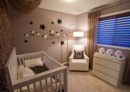 Schlafzimmer und babyzimmer in einem