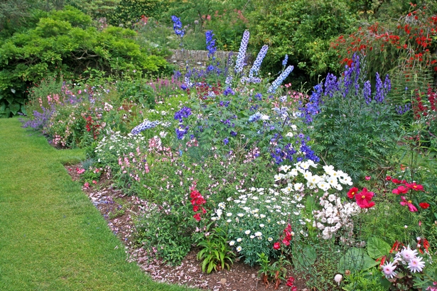 Garten mit blumen gestalten