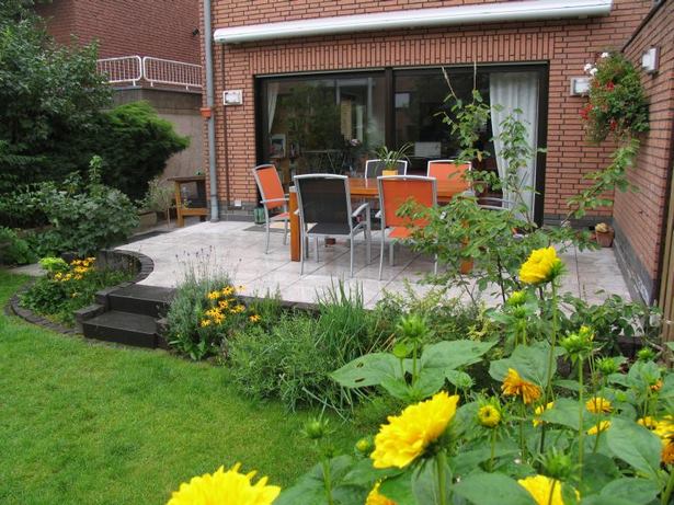 Kleiner garten mit terrasse