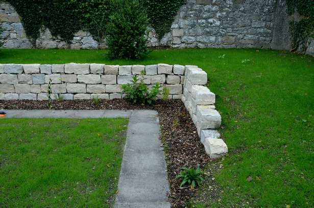 Steinmauer im garten