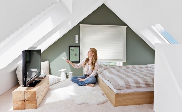 Dachschräge wohnzimmer einrichten