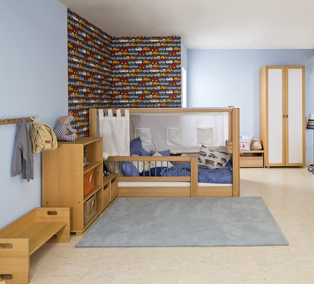 Kinderzimmer 3 betten