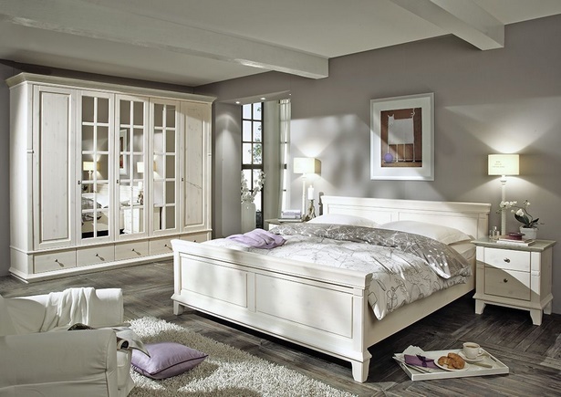 Schlafzimmer in grau und weiß