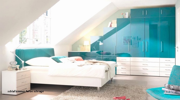 Farben für schlafzimmer mit schrägen