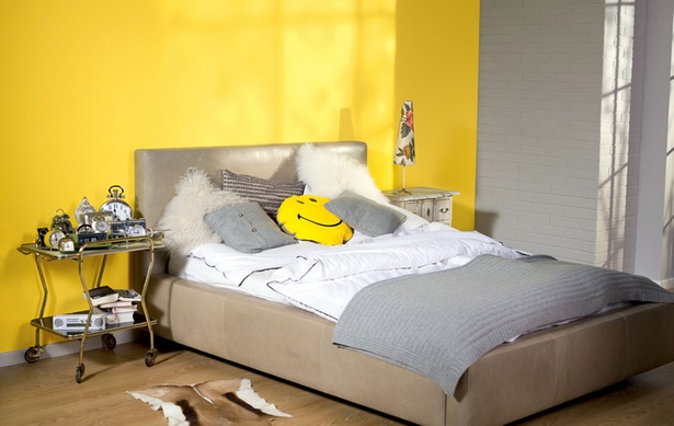 Schlafzimmer in gelb
