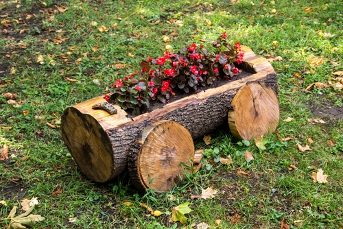 Deko ideen aus holz für den garten