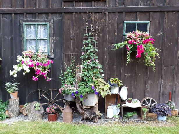 Gartendekoration mit alten sachen