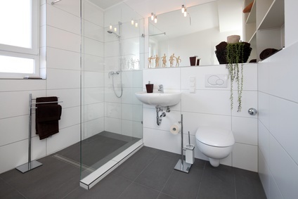 Moderne kleine badezimmer mit dusche