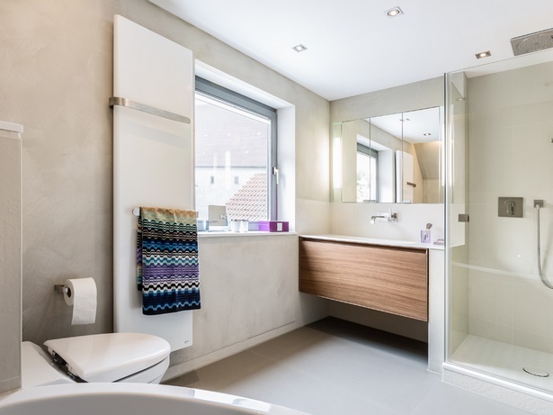 Moderne kleine badezimmer mit dusche