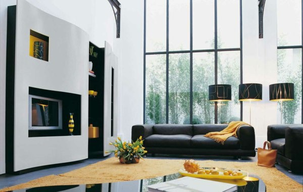 Wohnzimmer mit schwarzer couch