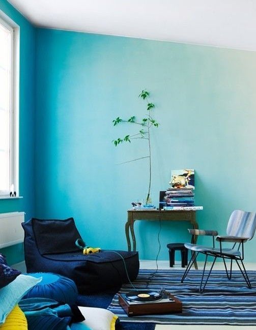 Wohnzimmer blau streichen