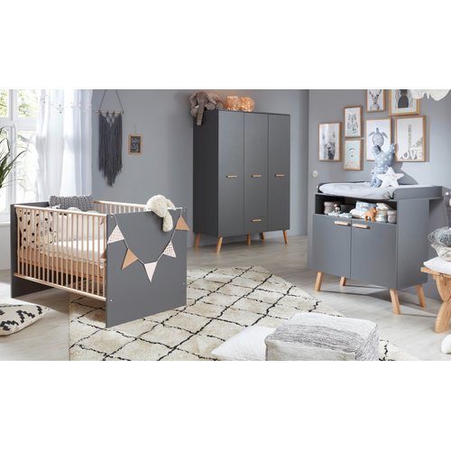 Babyzimmer komplett massiv