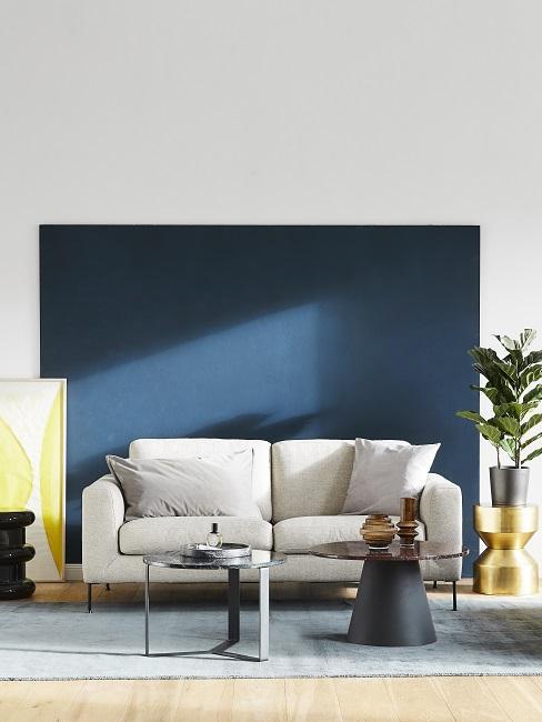 Wandfarbe graue couch