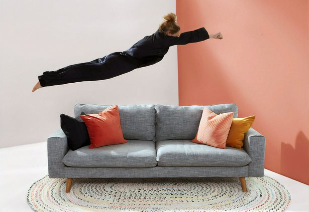 Wandfarbe graue couch