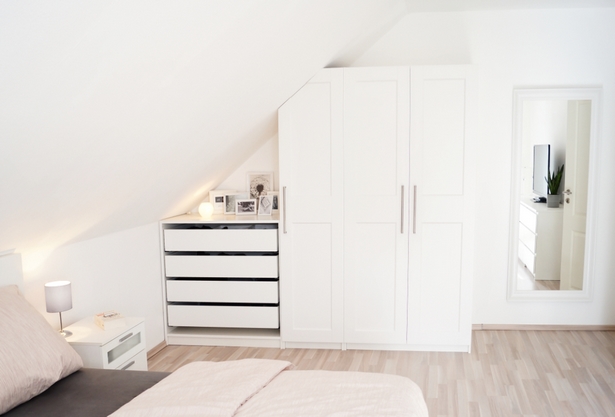 Kleine zimmer mit dachschräge einrichten