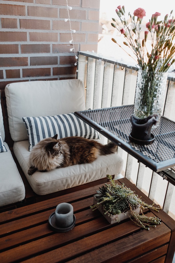 Wohnzimmer mit balkon einrichten