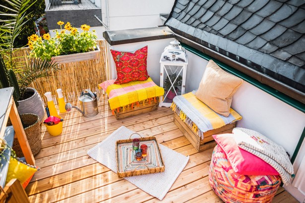 Wohnzimmer mit balkon einrichten