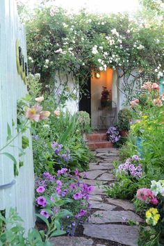 Garten mit blumen gestalten