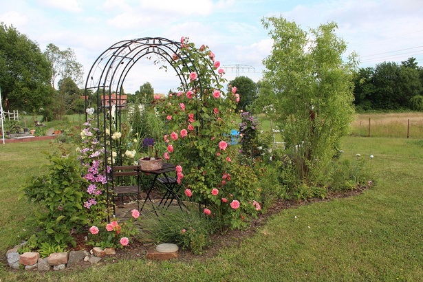 Kleine sitzecke im garten gestalten