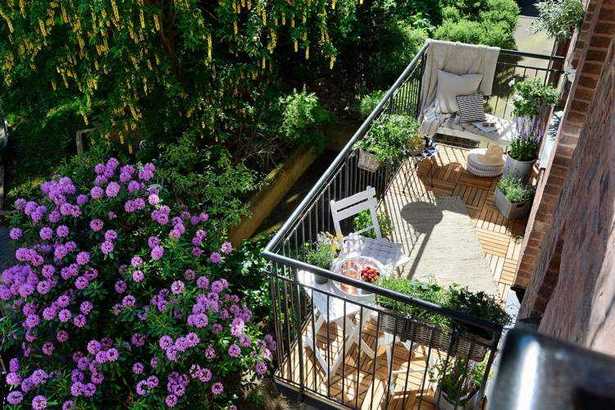 Balkon mit blumen dekorieren