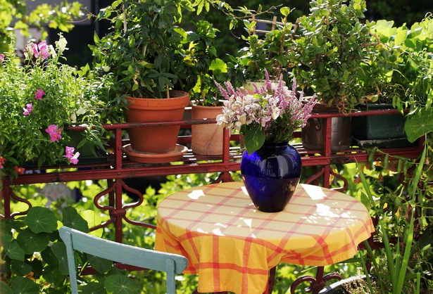 Balkon schön einrichten