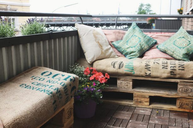 Gemütliche balkonmöbel für kleinen balkon