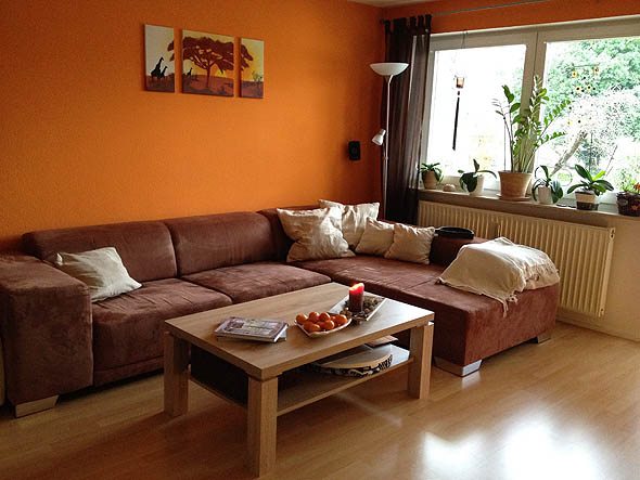 Wohnzimmer braun orange
