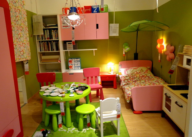 Kinderzimmer mit viel stauraum